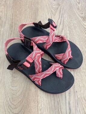 Women’s Chaco Water Shoes Sandals Size 7